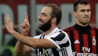 La Juve castigó al Sassuolo con un triplete de Higuaín en 20 minutos