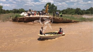 El corte de la ruta 54 superó los 25 metros y el puente Bailey podría llegar antes del fin de semana