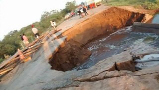 Por el corte en la Ruta 13, Rivadavia Banda Sur sigue aislada y también solicitaron un puente para su conexión terrestre