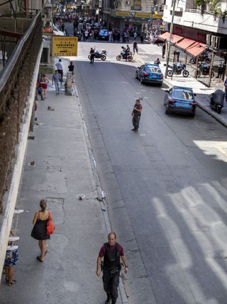 Una jueza, un empleado y un ladrón, heridos en un tiroteo