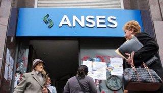El Gobierno oficializó un aumento de 5,71% en las jubilaciones, a partir de marzo