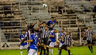 Preocupación por Chaves, que no se subirá al micro en Gimnasia, que irá con tres cambios