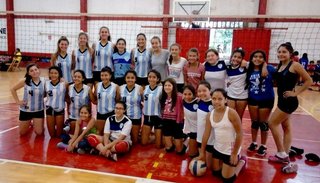 Todo el NOA vive en Jujuy el torneo “Carnaval del Vóley”