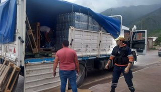 Entregaron agua envasada a vecinos de Volcán y Tumbaya