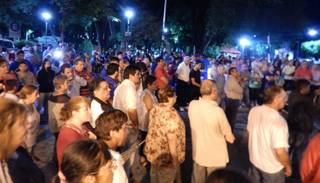 Cacerolazo y marcha de vecinos contra los tarifazos