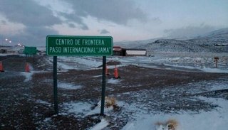 Jama continúa cerrado por acumulación de nieve en ruta chilena