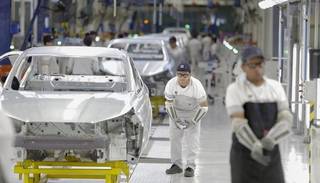 Mal arranque de año para el sector automotriz: la producción cayó el 32,3% en enero