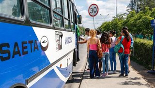 Juntaron firmas contra el aumento del boleto de colectivo