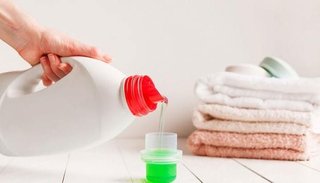 Prohiben la venta de una marca de detergente para lavar la ropa