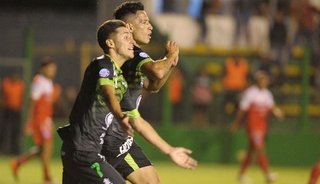 Defensa y Justicia ganó en tiempo de descuento y sueña con el título