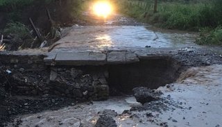 Las lluvias rompen de nuevo el puente a Sumalao