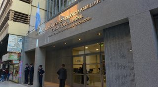 Suspenderán al funcionario judicial detenido por filmar mujeres por debajo de la pollera
