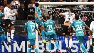 A Racing se le escapó sobre el final y empató con Corinthians, en Brasil