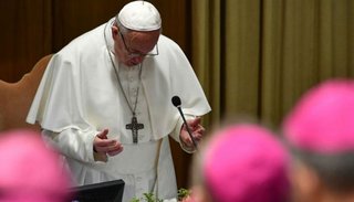 Cumbre del Vaticano: "Me violó durante años y me hizo abortar tres veces"