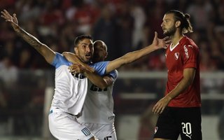 Racing lo mando al diablo al Rojo y sigue puntero en la Superlia Racing lo mando al diablo al Rojo y sigue puntero en la Superlia