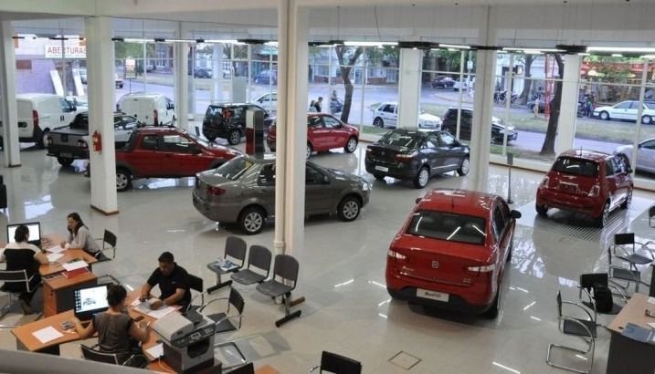 Se derrumbó 56,1% anual en enero la venta de autos a través de créditos prendarios