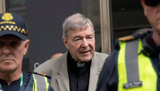 George Pell, número 3 del Vaticano, fue declarado culpable de abusar de dos menores