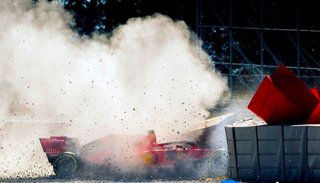 ¡Chocó la Ferrari! Vettel sufrió un accidente