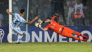 Racing le pifió en la Copa: perdió por penales con Corinthians