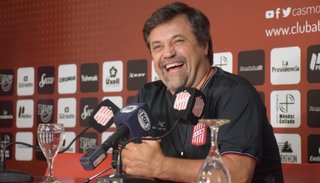 Caruso Lombardi asumió como DT de San Martín (T)