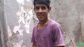 Albañil encontró $250 mil en un negocio destruido por el fuego y los devolvió