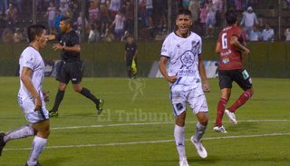 Juventud cumplió: venció a La Merced 2 a 0 y manda en su zona