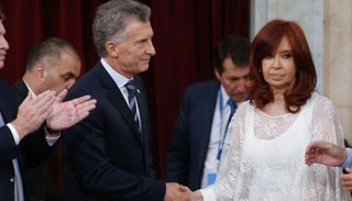 Cristina Kirchner explicó el gesto que le hizo a Macri en la asunción de Alberto Fernández