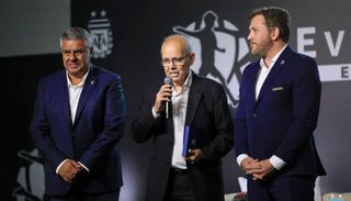 La AFA y Conmebol homenajearon a Alejandro Sabella