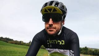 Fernando Alonso fue atropellado cuando entrenaba en bicicleta