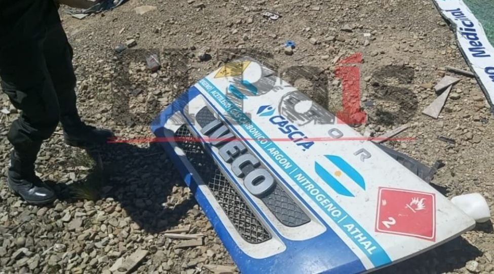 Dos argentinos que transportaban oxígeno medicinal mueren calcinados en carretera boliviana Dos argentinos que transportaban oxígeno medicinal mueren calcinados en carretera boliviana