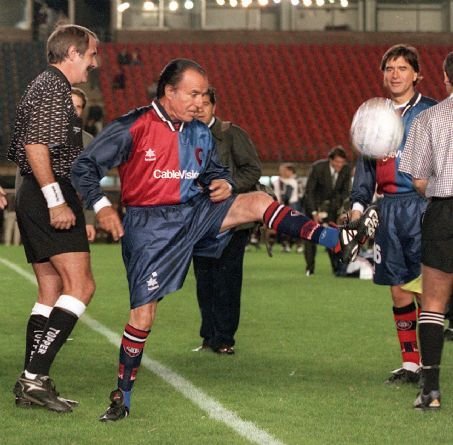 Menem y el deporte: los títulos de River y los partidos con diferentes selecciones- Menem y el deporte: los títulos de River y los partidos con diferentes selecciones