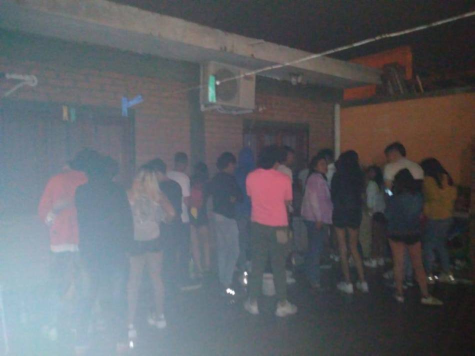 Cuarenta jóvenes demorados en otra fiesta ilegal