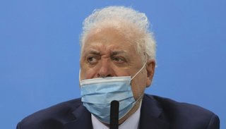 El director del Hospital Posadas complicó a Ginés González García