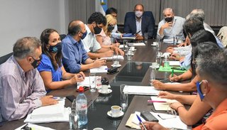 La Provincia ofreció un bono de 7 mil pesos a los docentes para cerrar 2020