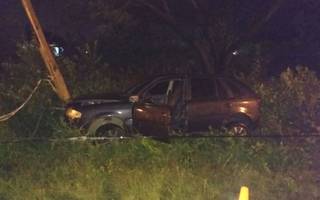 Circulaba con 1.53 de alcohol en sangre, chocó y derribó un poste