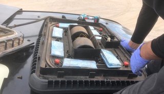 La AFIP secuestró 75.000 dólares escondidos en el aire acondicionado de un camión