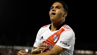 VIDEO. Con Juanfer, en River todo es mucho más simple: venció 2 a 0 a Newell's en Rosario