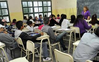 Marcha atrás con el plan para pasar de año hasta con 16 materias previas