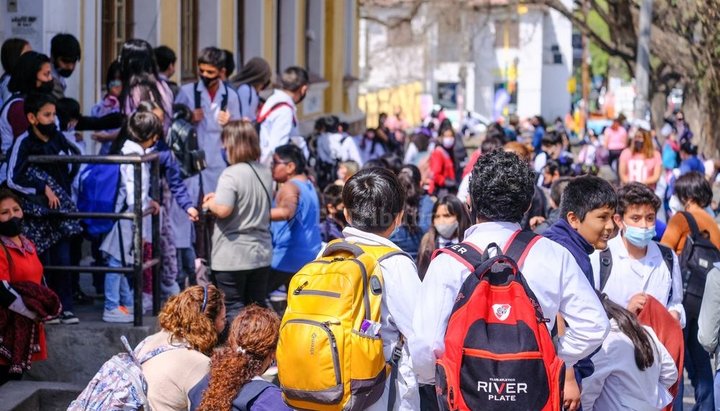 Casi 400 mil alumnos arrancan desde hoy las clases en la provincia