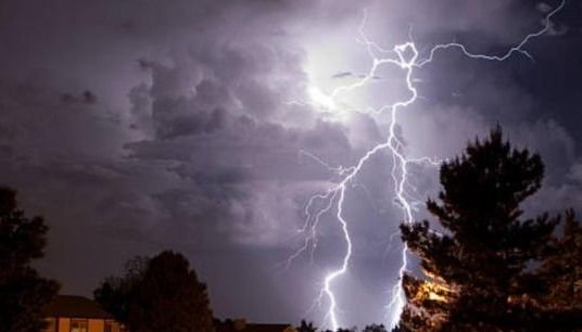 De terror: la tormenta "Mandinga" llegó con vientos huracanados que azotaron al Valle de Lerma