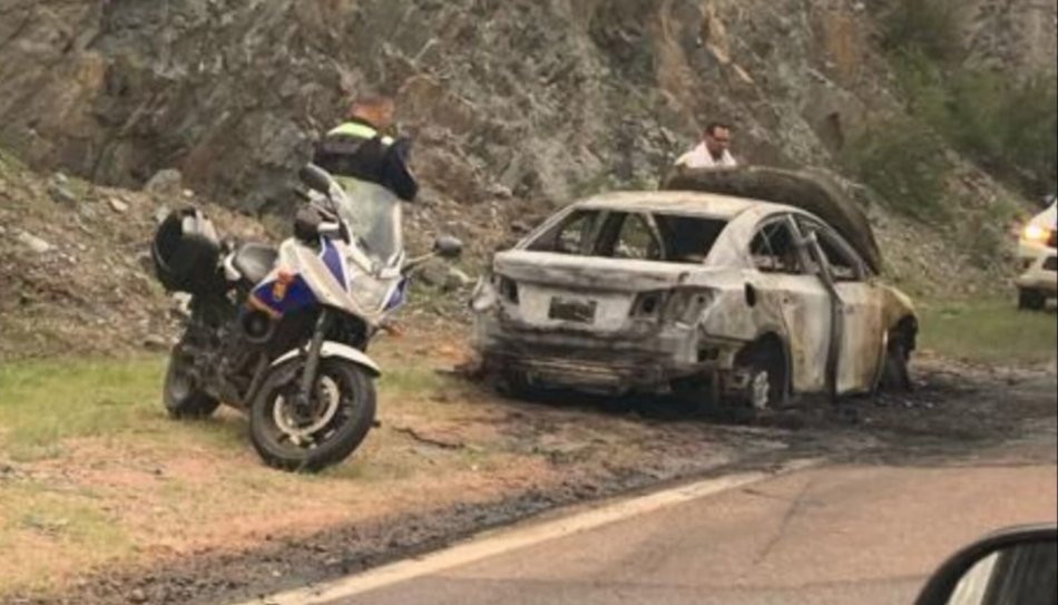 VIDEO. Un auto se prendió fuego y causó conmoción camino a Cafayate