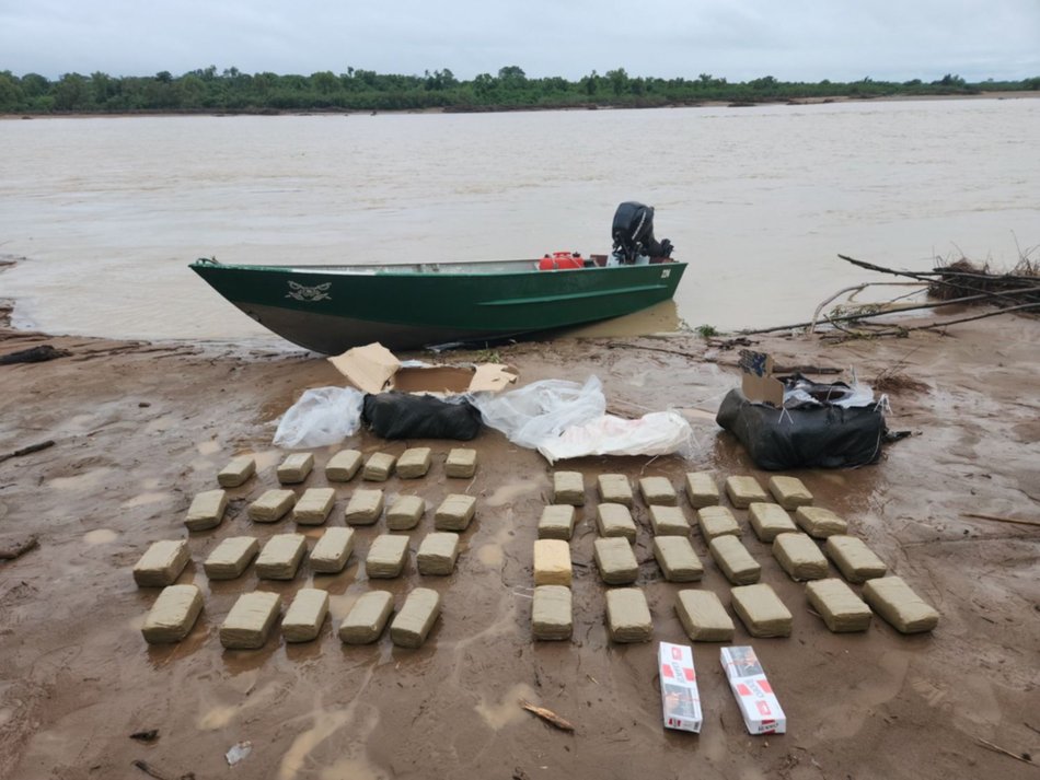Intentaban cruzar el río Bermejo con más de 49 kilos de marihuana
