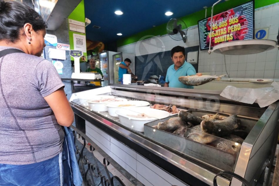 Tiempo de Cuaresma: Un pescado entero puede costar hasta $5000 dependiendo de su peso- Tiempo de Cuaresma: Un pescado entero puede costar hasta $5000 dependiendo de su peso