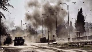 Miles de civiles huyen de combates en Irak y Siria