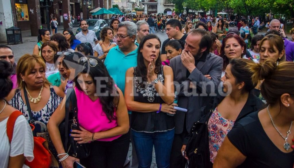 Cientos de mujeres salieron a las calles. Fotos: Federico Medaa y Pablo Yapura Cientos de mujeres salieron a las calles. Fotos: Federico Medaa y Pablo Yapura