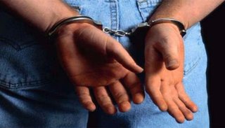 Interceptó a una niña de 10 años, la amenazó y abusó de ella en un descampado