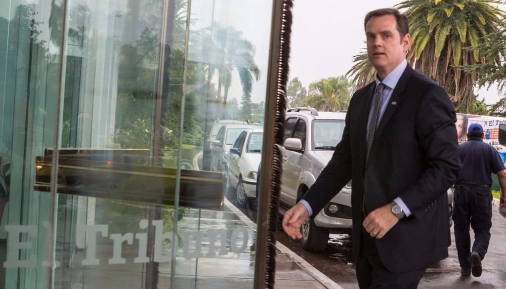 Thomas Cooney, embajador de Estados Unidos, recorriendo la planta editorial. Jan Touzeau Thomas Cooney, embajador de Estados Unidos, recorriendo la planta editorial. Jan Touzeau