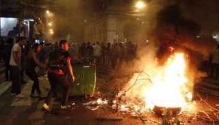 Graves incidentes en Paraguay: manifestantes prendieron fuego en el Congreso