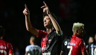 Colón resolvió sin problemas la serie con Zamora y pasó en Sudamericana