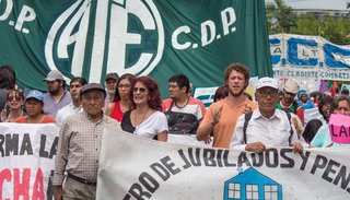 Piden que no se quite el pago de 10 sueldos para los que se jubilan